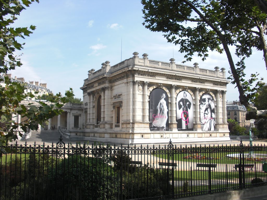 MUSEU DA MODA PARIS by CARLOS FERREIRA