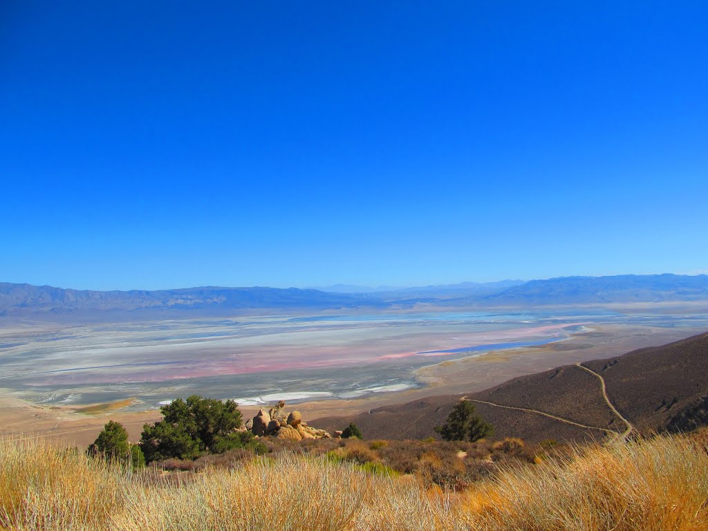 Owens Valley overlook point by M.Tijssen