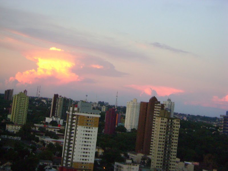 Edifícios coloridos - Foz do Iguaçu by Walter Dysarsz