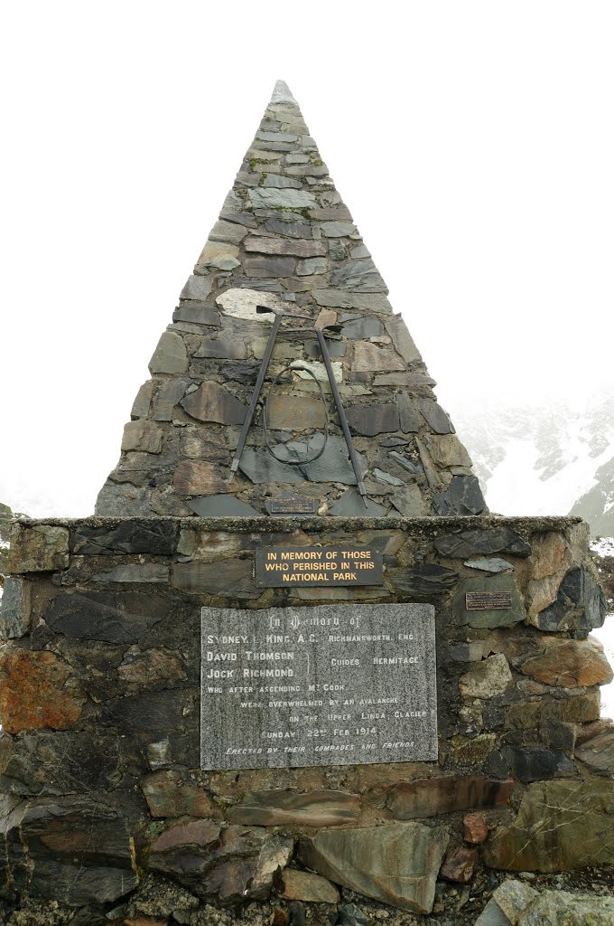 Memorial@Hooker Valley by nobirdm