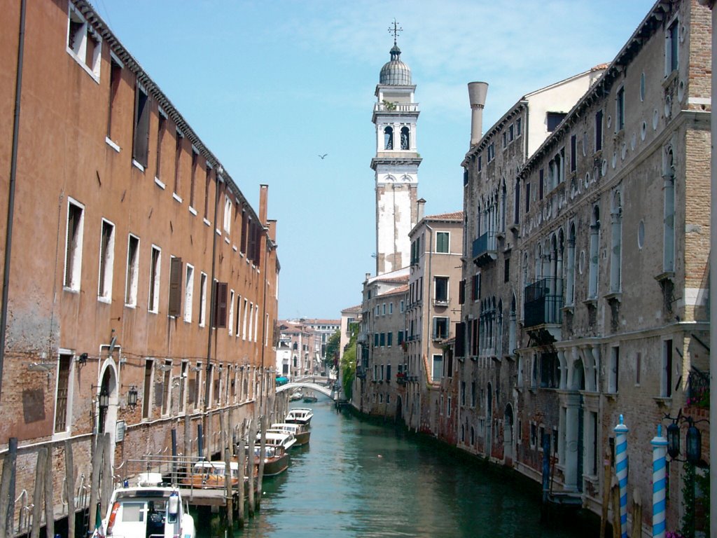 Venecia, Rio dei Greci, campanil de San Giorgio dei Greci by tonyapa