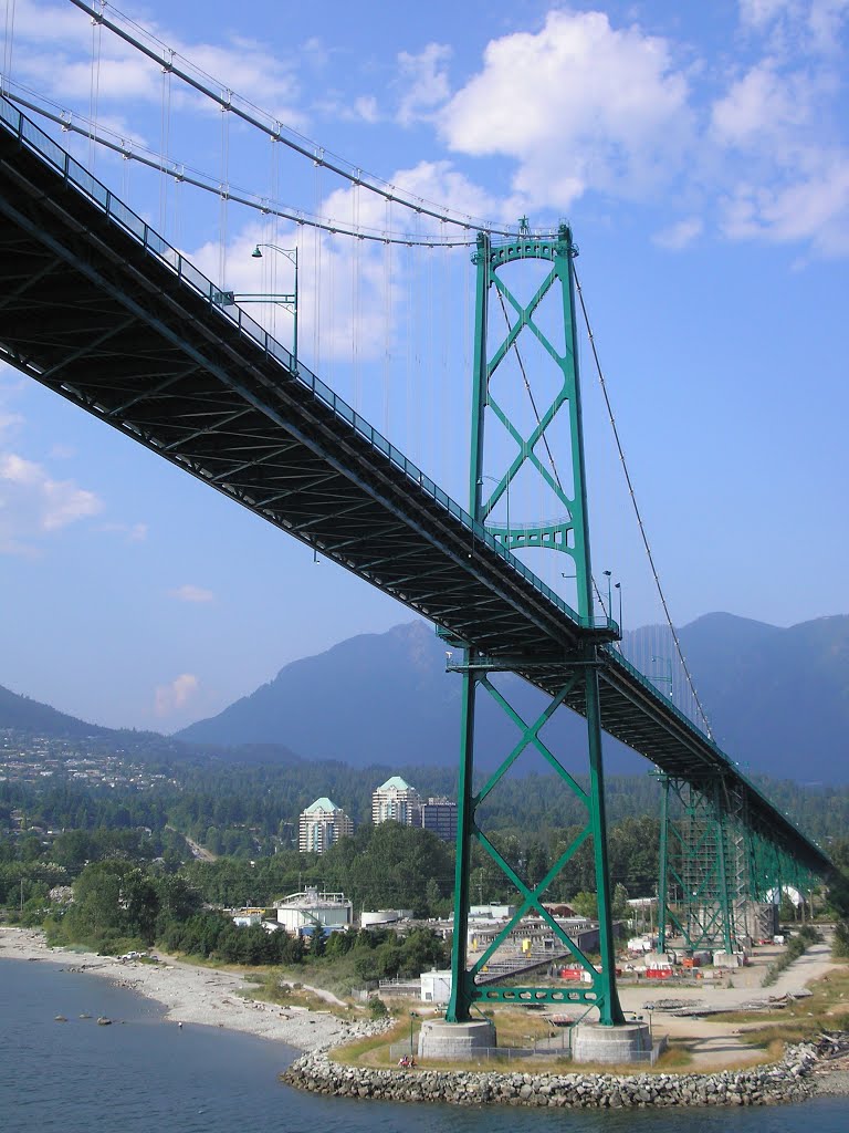 Lions Gate Bridge (north end) by elelwal (L.L.Wall)