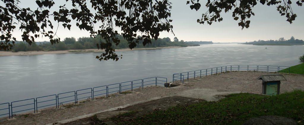 Rusnė / Atmata river by Audrone