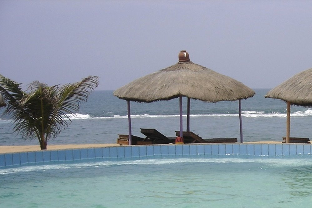 Pool und Strand am Hotel Coco Beach 2007 by A. Agbo