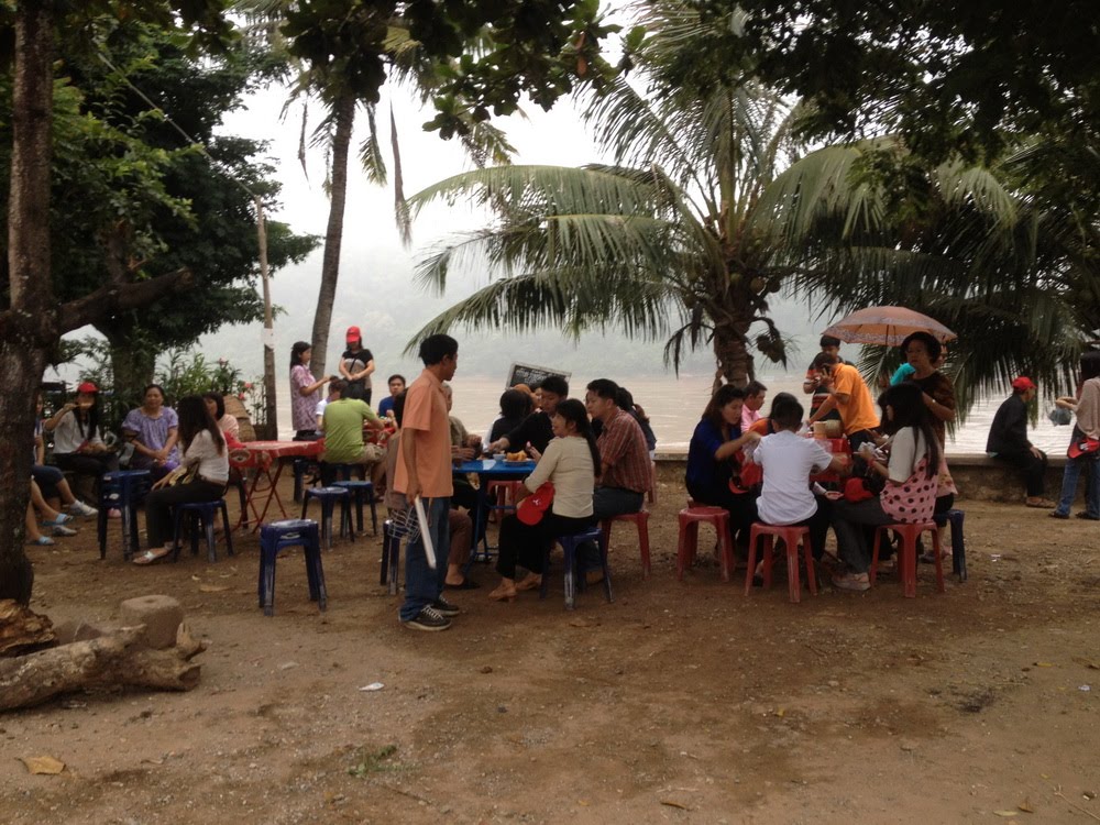 ร้านกาแฟประชานิยม,แม่น้ำโขง,Mekong River,Luang Prabang, หลวงพระบาง,ลาว,Laos by goodsview