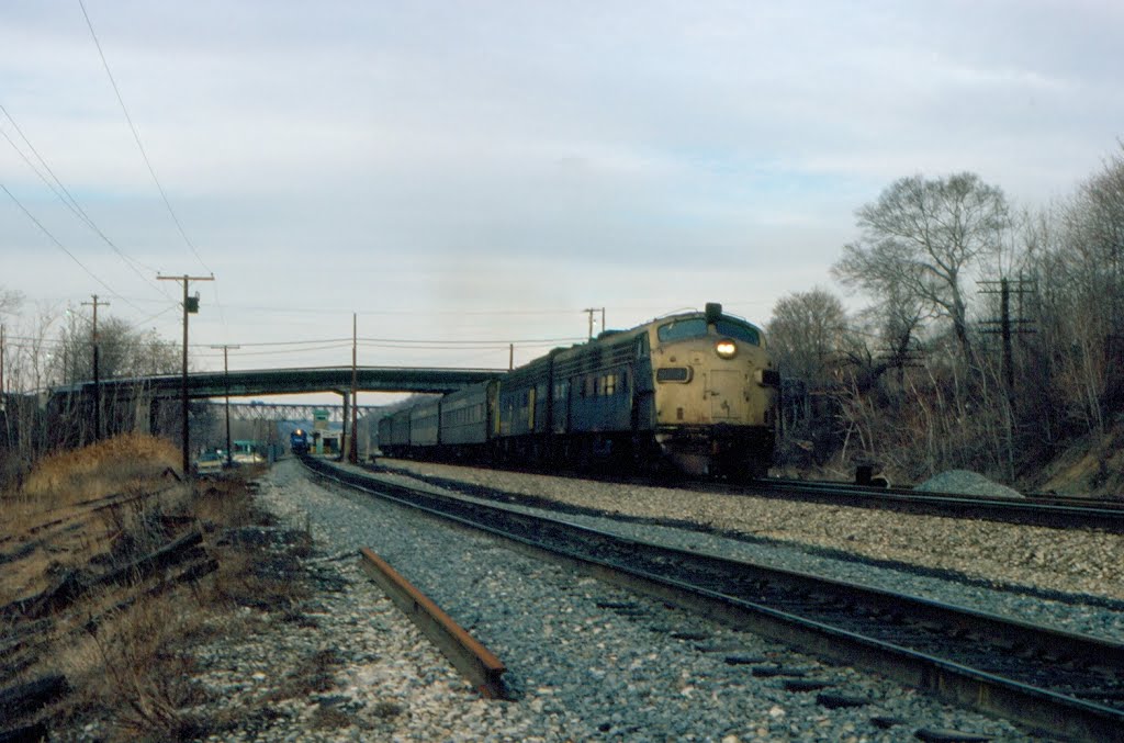 Southbound Metropolitan Transit Authority (New York) Commuter Train with two Conrail EMD FL9's providing power at Beacon, NY by Scotch Canadian