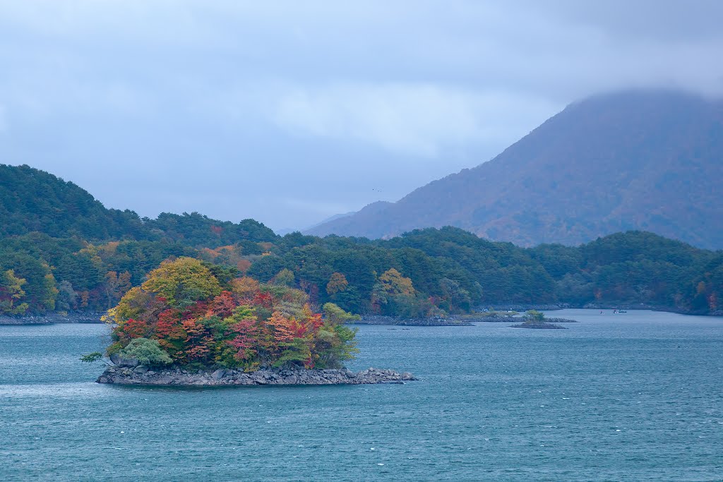 Lake Hibarako(桧原湖) in autumn 2012 by MIYAMOTO Y