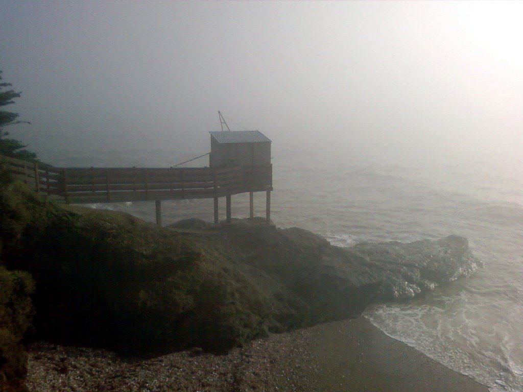 Pêcherie - plage de la Joselière dans la brume by CC_Céline