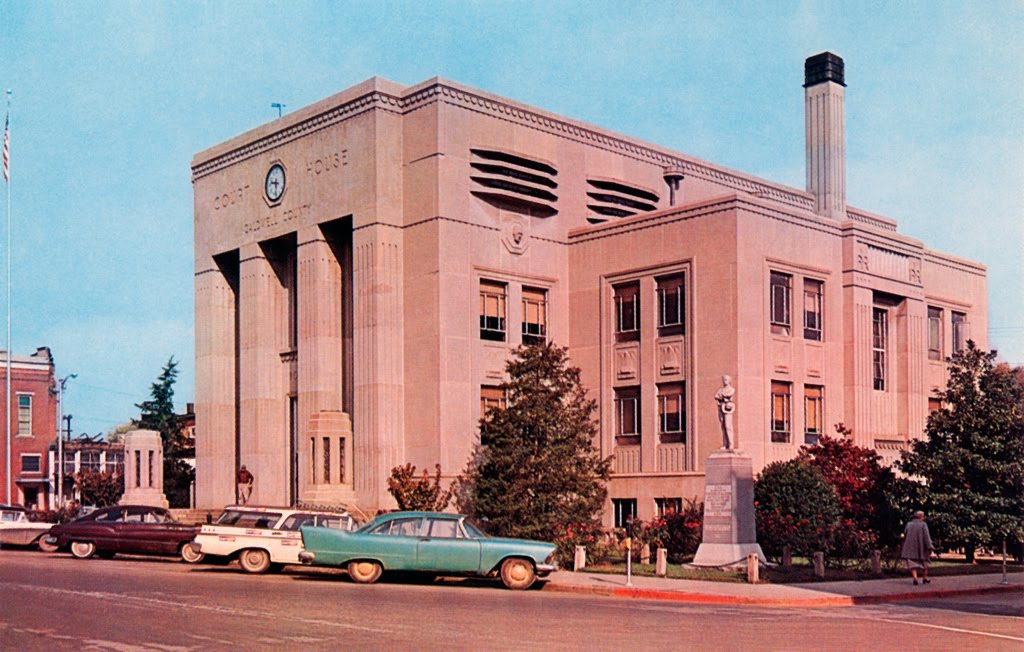 Caldwell County Court House in Princeton, Kentucky by ForwardLook