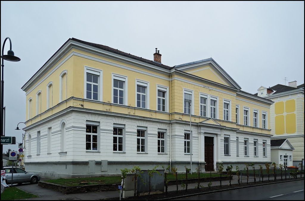 Volksschule Poysdorf by Robert Heilinger