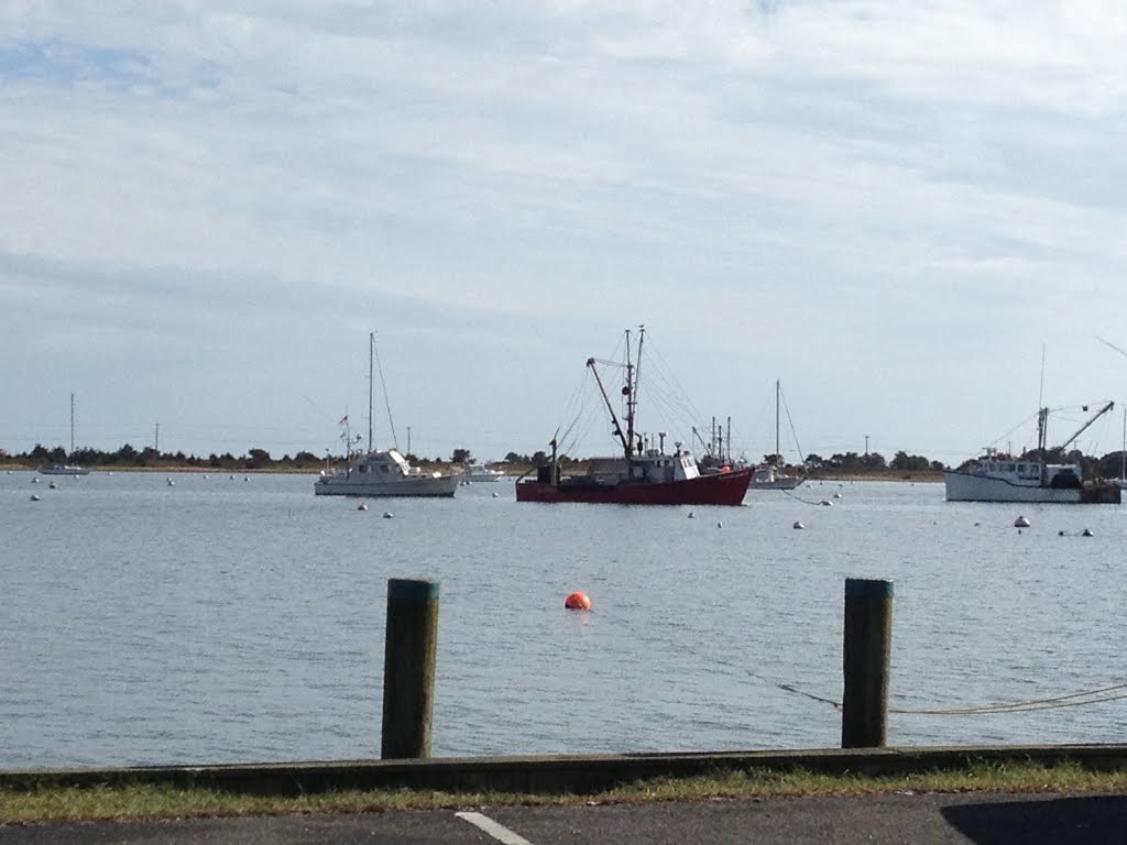 Working boats. by JBTHEMILKER