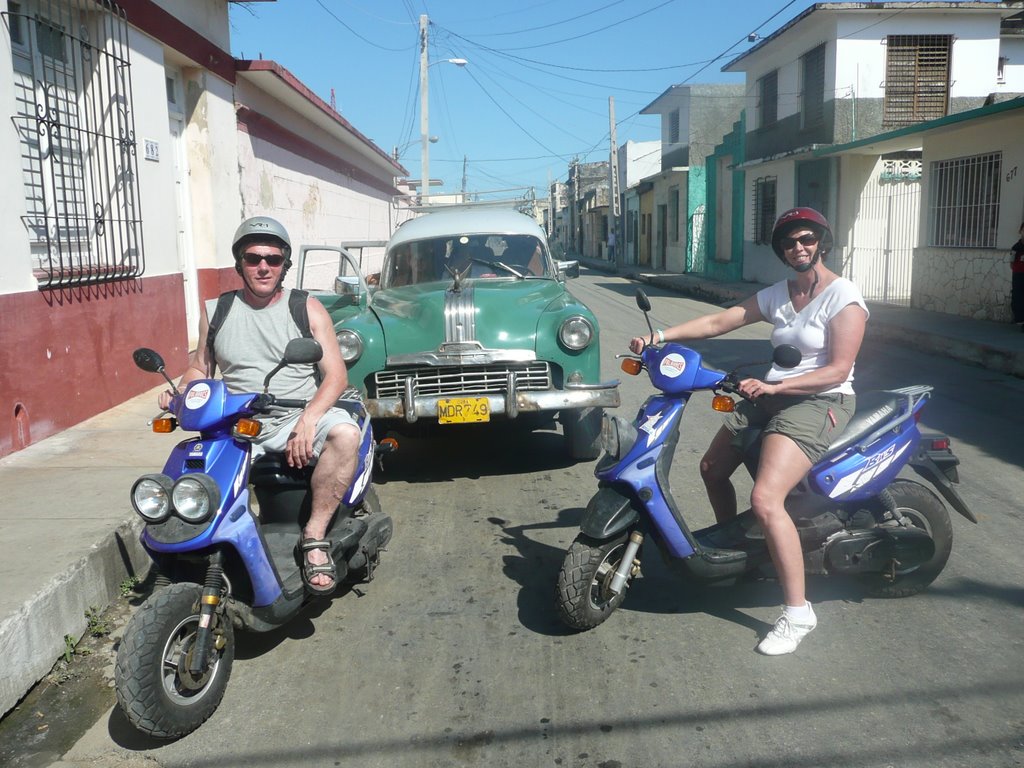 Oldtimers in Cárdenas by Cris Smeekens