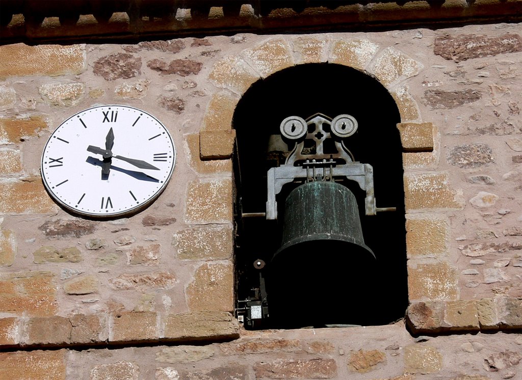 HORMILLEJA (Valle del Tuerto). La Rioja. 2007. 06. Reloj de la iglesia de Santa Catalina (sXVIII). by Carlos Sieiro del Nido