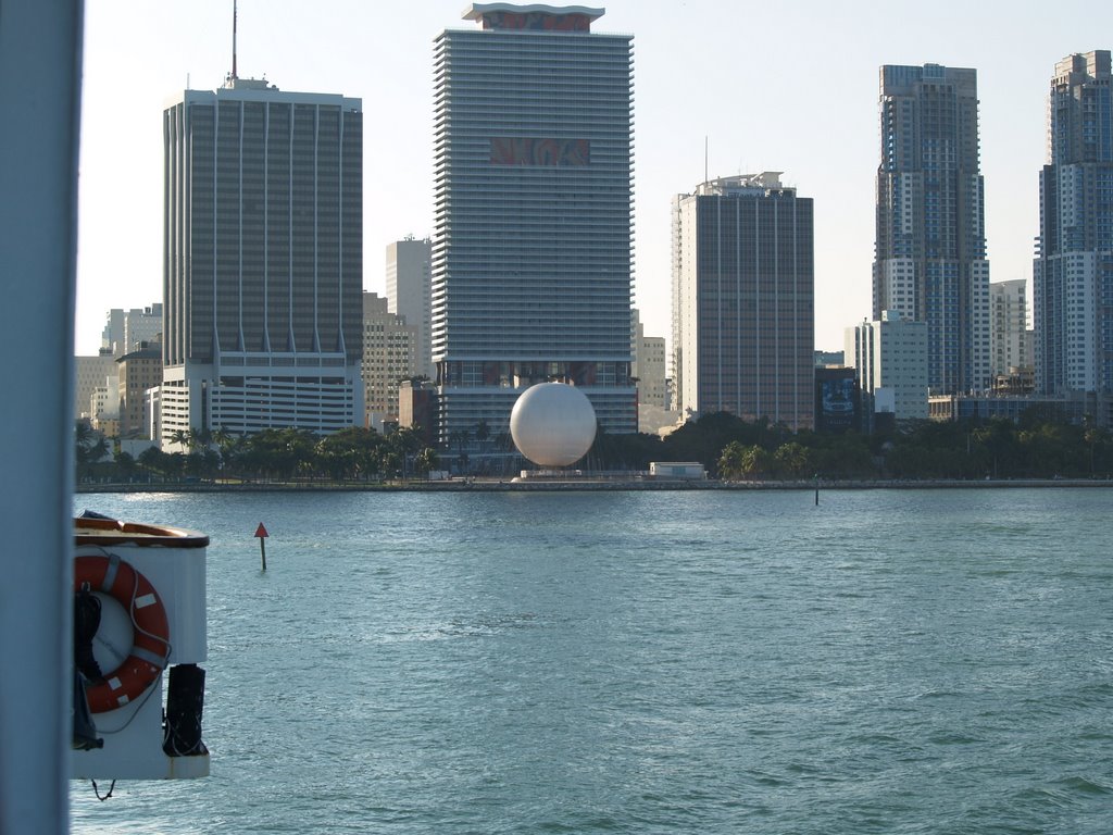 Skylift balloon Bayfront Park .Miami by davidcesar71