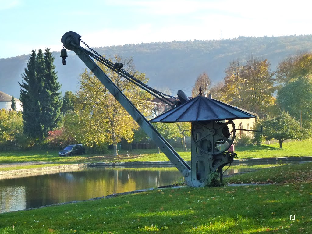 Kelheim Ladekran am König Ludwig Kanal by Friedhelm Dröge