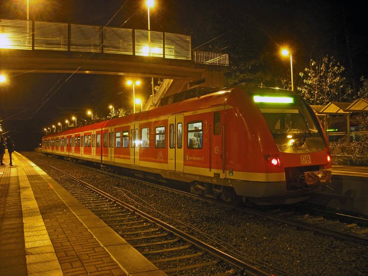 ET 422 063 in Überruhr (Fahrtrichtung Wuppertal) by Natur- und Umweltfotografie, G. Czepluch