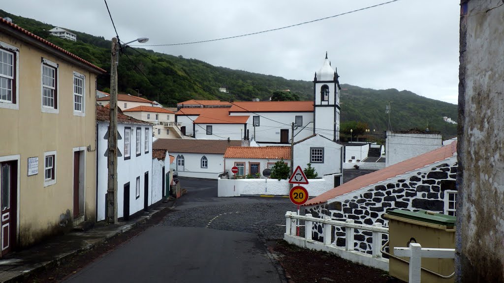 Calheta de Nesquim Kreisverkehr by HolgerHw