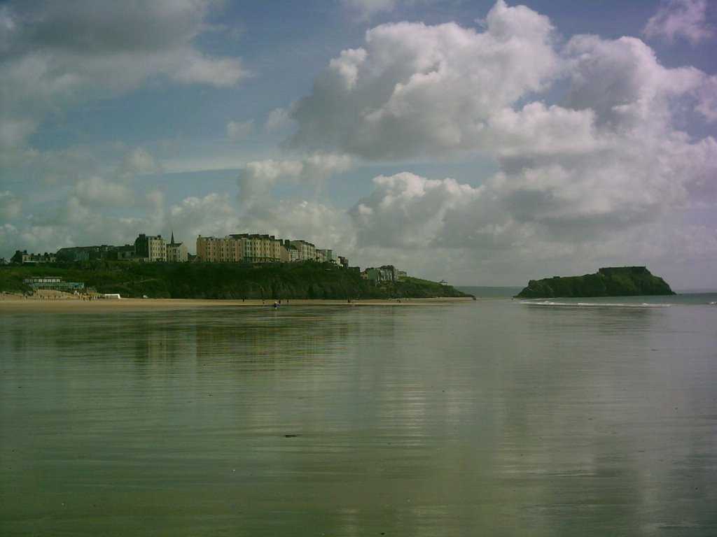 Retreating tide at Tenby by jeffrey-kellett