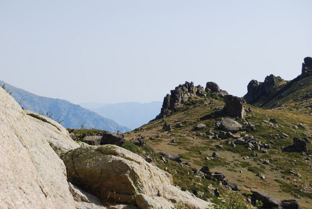 Petit plateau sur les hauteurs by Rémi FOURDAIN