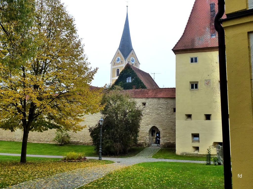 Berching Wehrmauer by Friedhelm Dröge