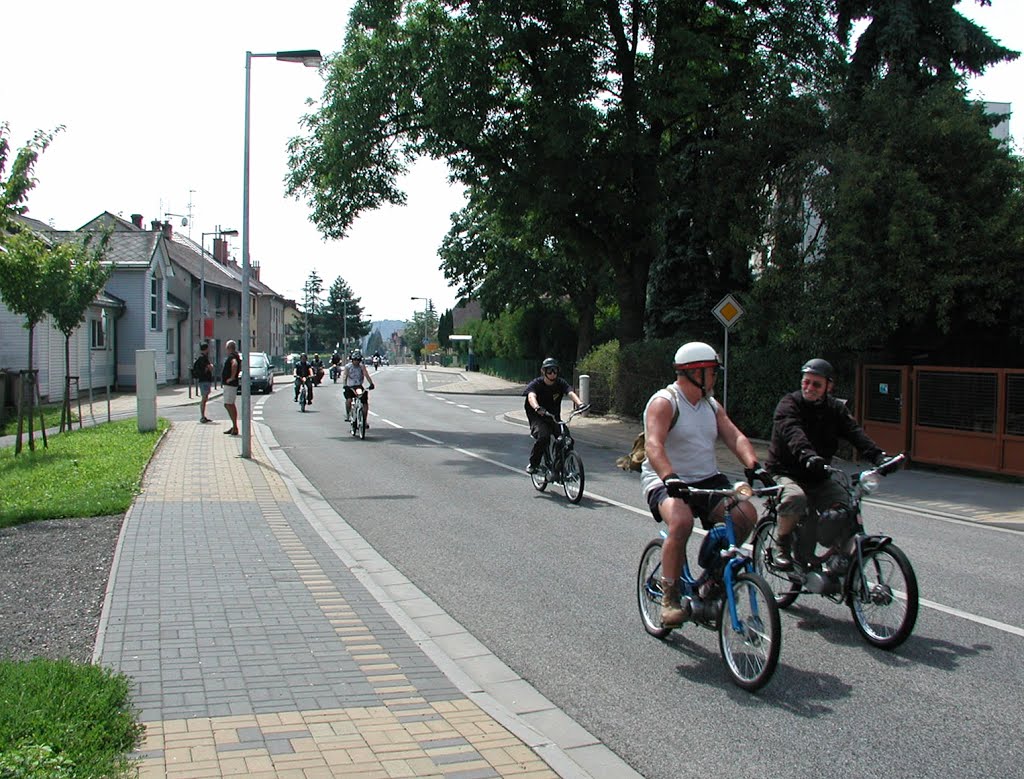 "splašené trubky" ("runaway tubes " - motorbikes Jawa Moped Stadion), Turnov-Daliměřice by Rodrich