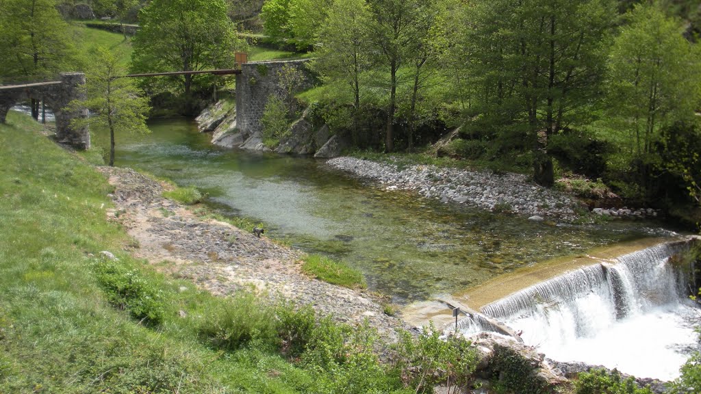 Burzet_Ardèche_Mai 2012 by jrdu13