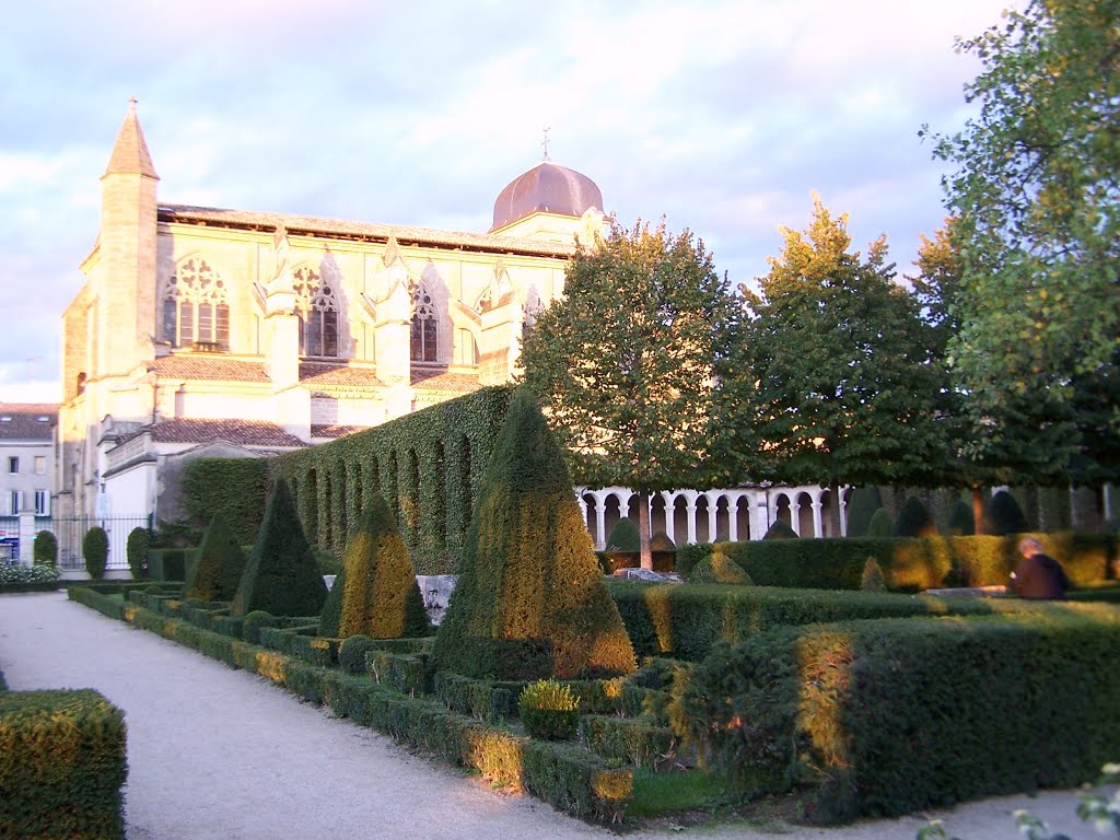 Marmande Cloître de l'église Notre-Dame by hpjps