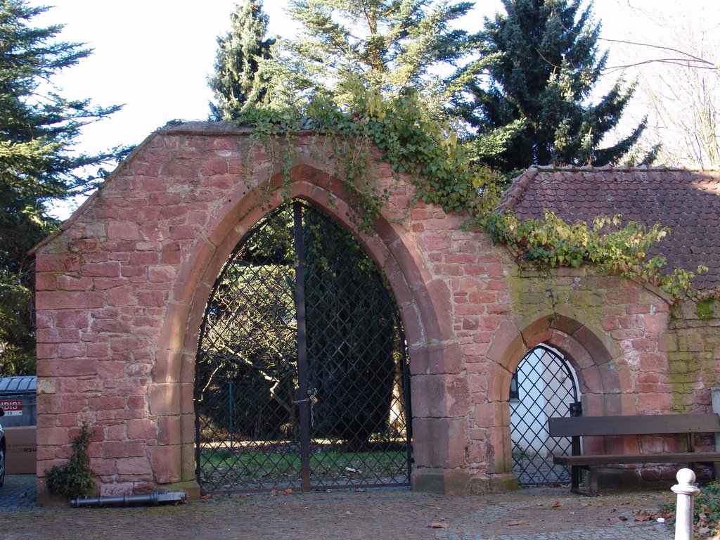 Gelnhausen umquartiertes Tor der Stadtmauer ehemals Philipp-Reis-Strasse by V.Wagner