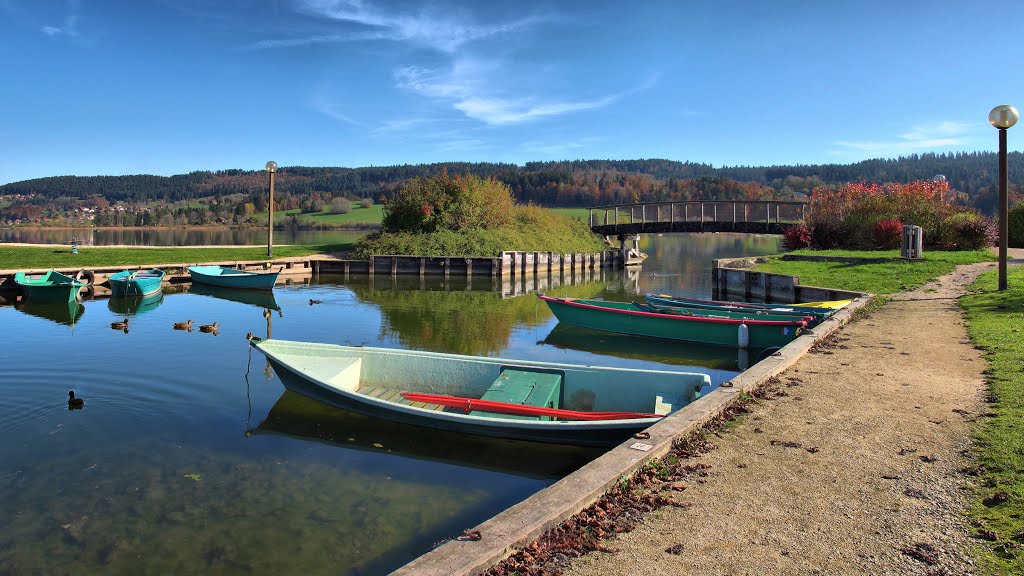 Lac Saint Point : entrée du port de Saint Point by JGS25