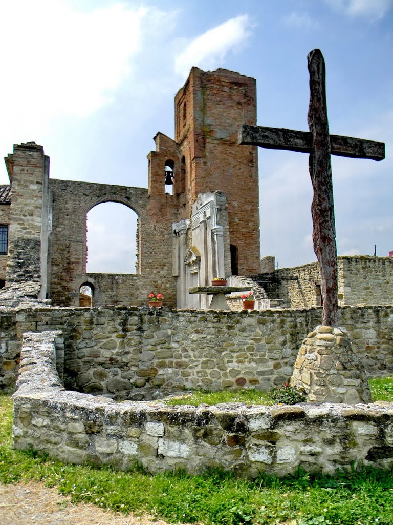 Trarivi, fraz. di Montescudo. CHIESA DELLA PACE, vista dall'abside by antenoremalatesta