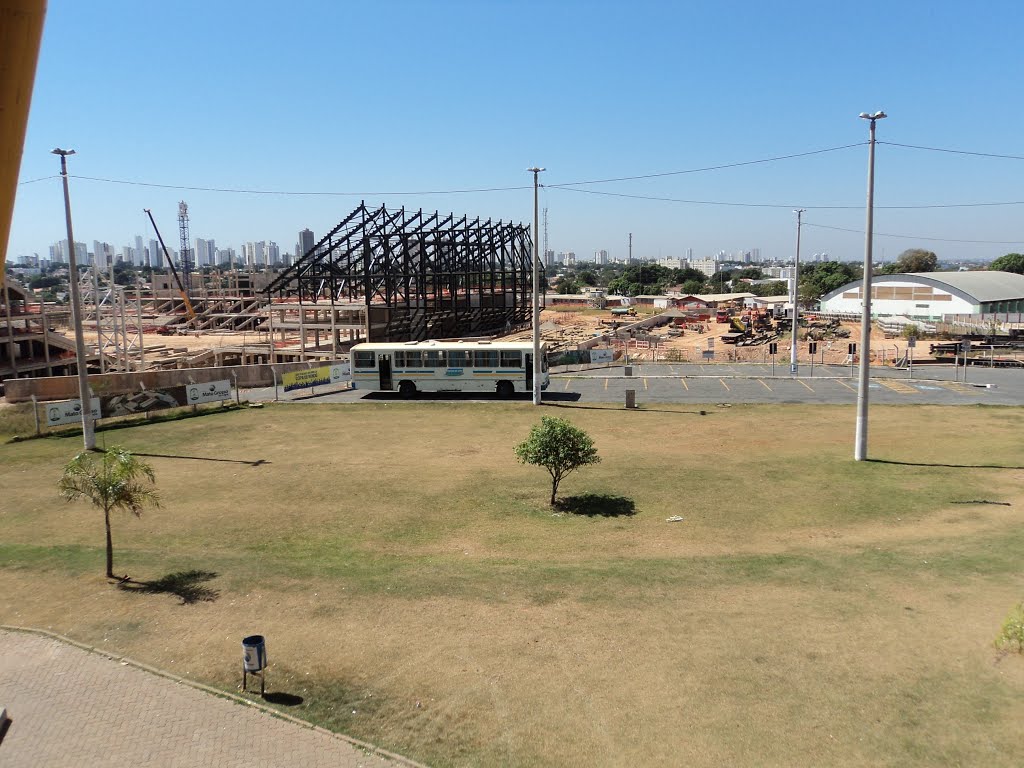 Construção da Arena Pantanal para COPA DO MUNDO.. by SarianePinheiro