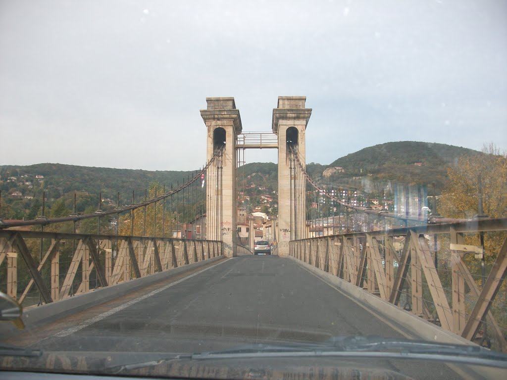 Pont de Couzon , 69270 Couzon -au-Mont-d'Or, France by Salomon BARZILAI & Jerome IBY