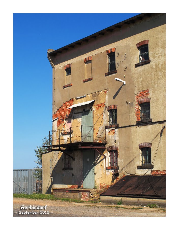 Ruine kurz vor Gerbisdorf - September 2012 by geoadler