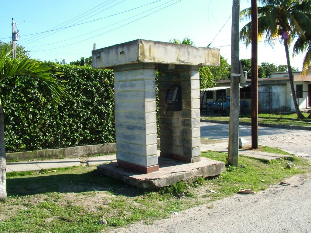 La caseta del Teléfono de calle 15 Reparto Bahía by Oscar Ponce de León A.