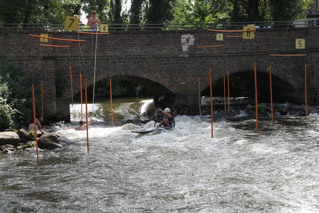 Kanu-Regatta an der Erftbrücke by Bernd Bruns