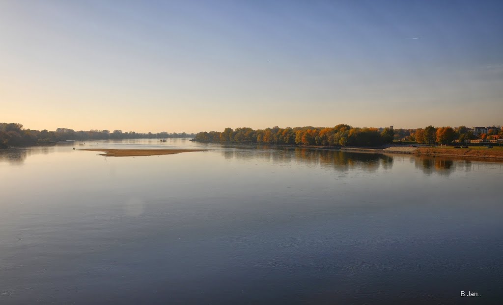 Torun, Wisla river, the view from the road bridge by BernardJ47