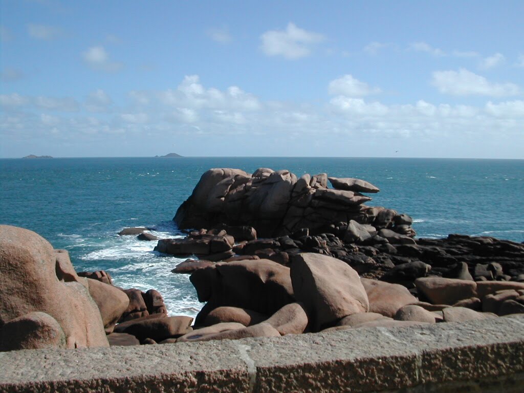 Perros-Guirec: La Coquille by lioneldupin