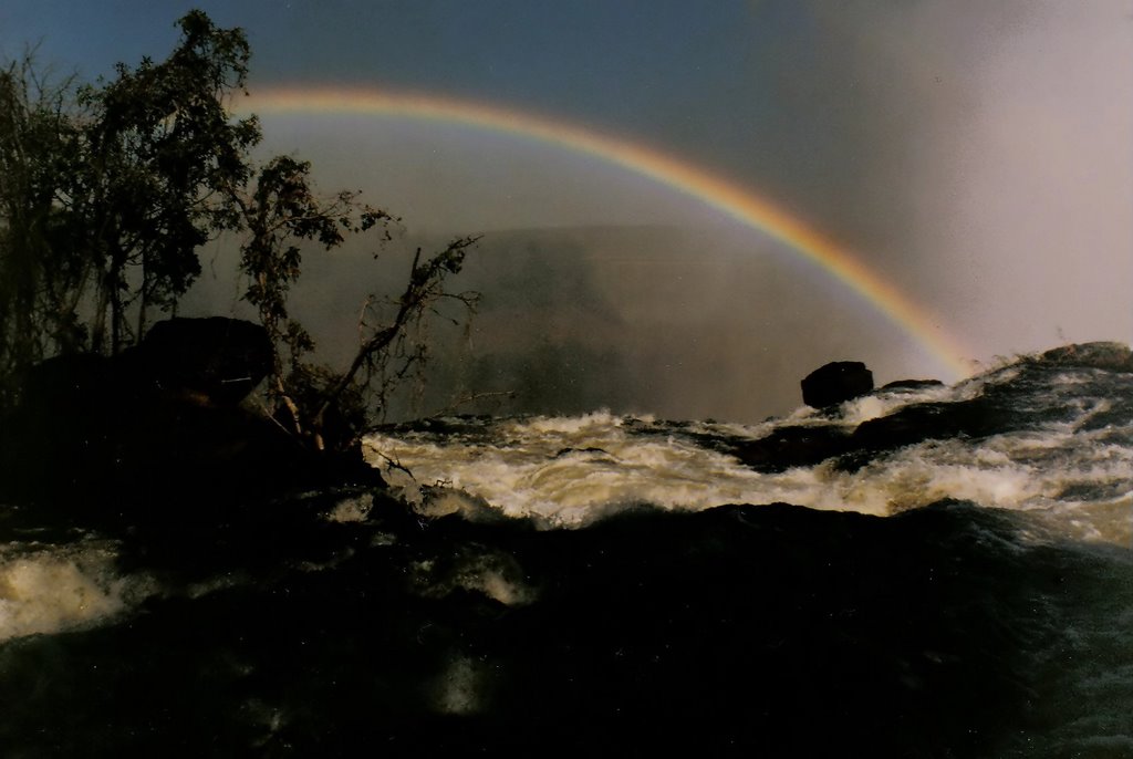 Regenbogen über der Fallkante by Halogucker