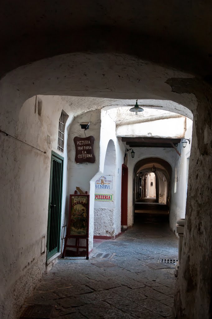 Dans une ruelle de Capri by jérôme bastianelli