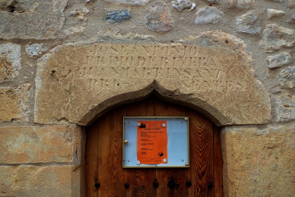 Puerta de la Iglesia de La Puebla de Pedraza. Segovia. by Valentín Enrique