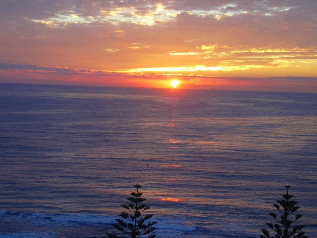 Wollongong Sunrise by Alan Farlow