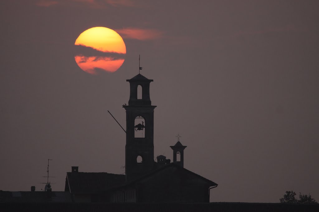 Tramonto autunnale, chiesetta cascina Argine, Cameri, Novara, Italia by vegalira