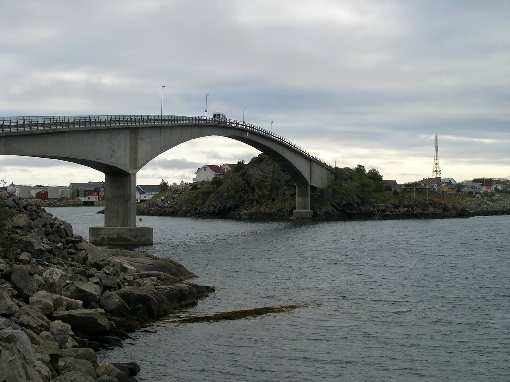 Bridge to Henningsvær by Tomas K☼h☼ut