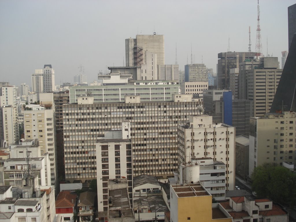 Sao Paulo, Brasil by Rolando Canessa