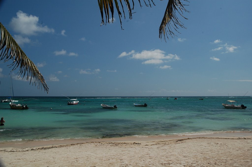 Akumal Beach looking South East by staggerlee