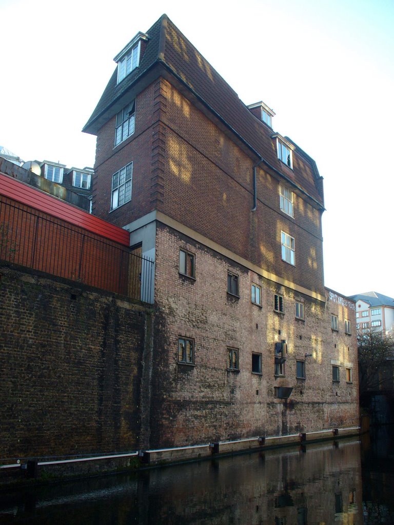 Regents Canal by flags