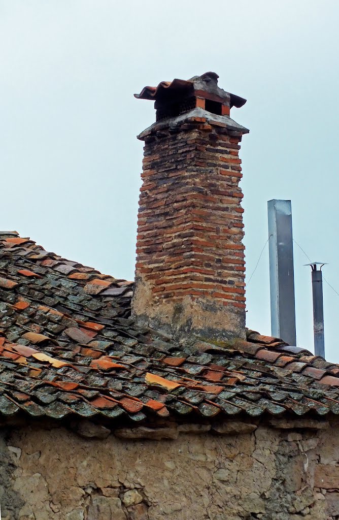 Chimeneas varias. Arahuetes. Segovia. by Valentín Enrique