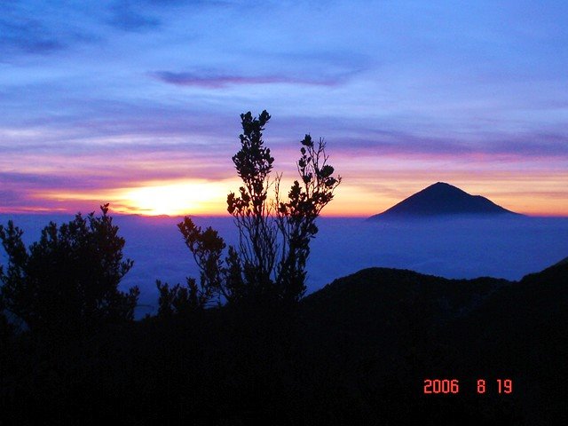 Dawn @ Mt. Papandayan (1) by buasbgt