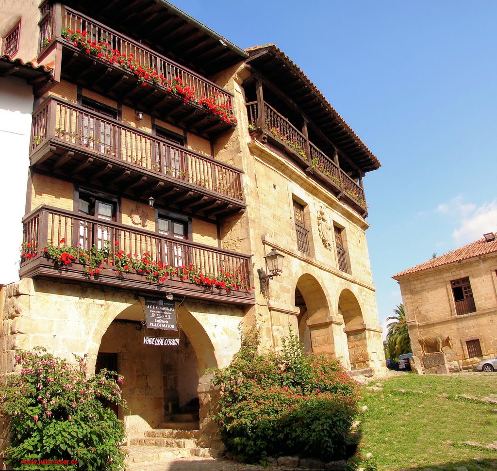 Santillana del Mar by Julio Cesar - Ávila