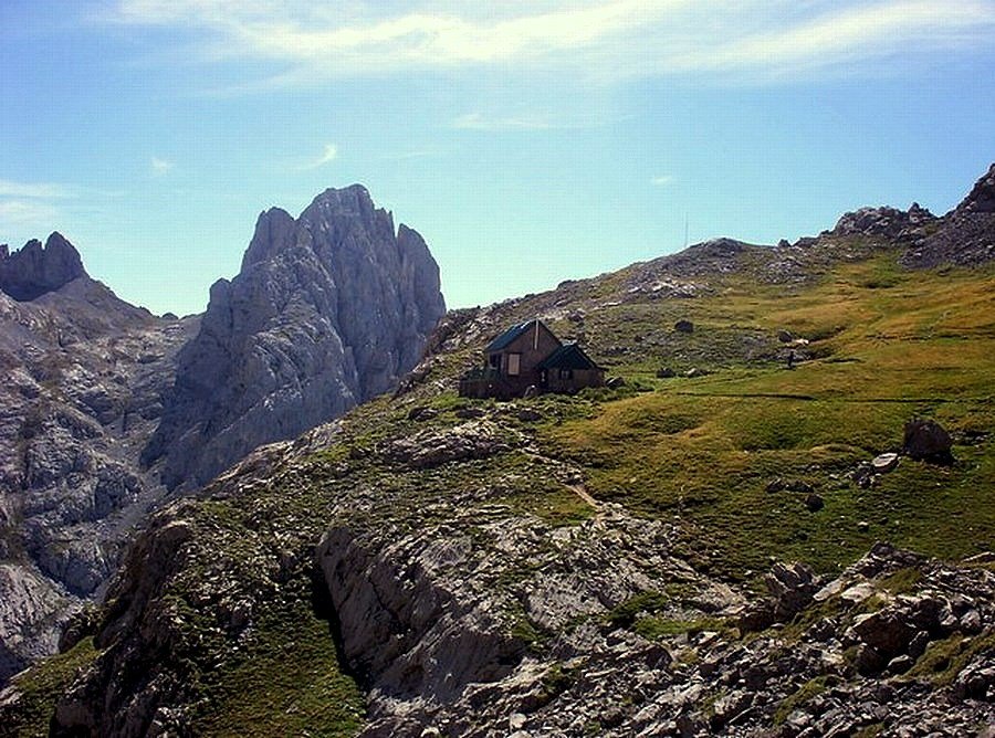 Refugio de Collado Jermoso (P.N. Picos de Europa) by BelenyChe